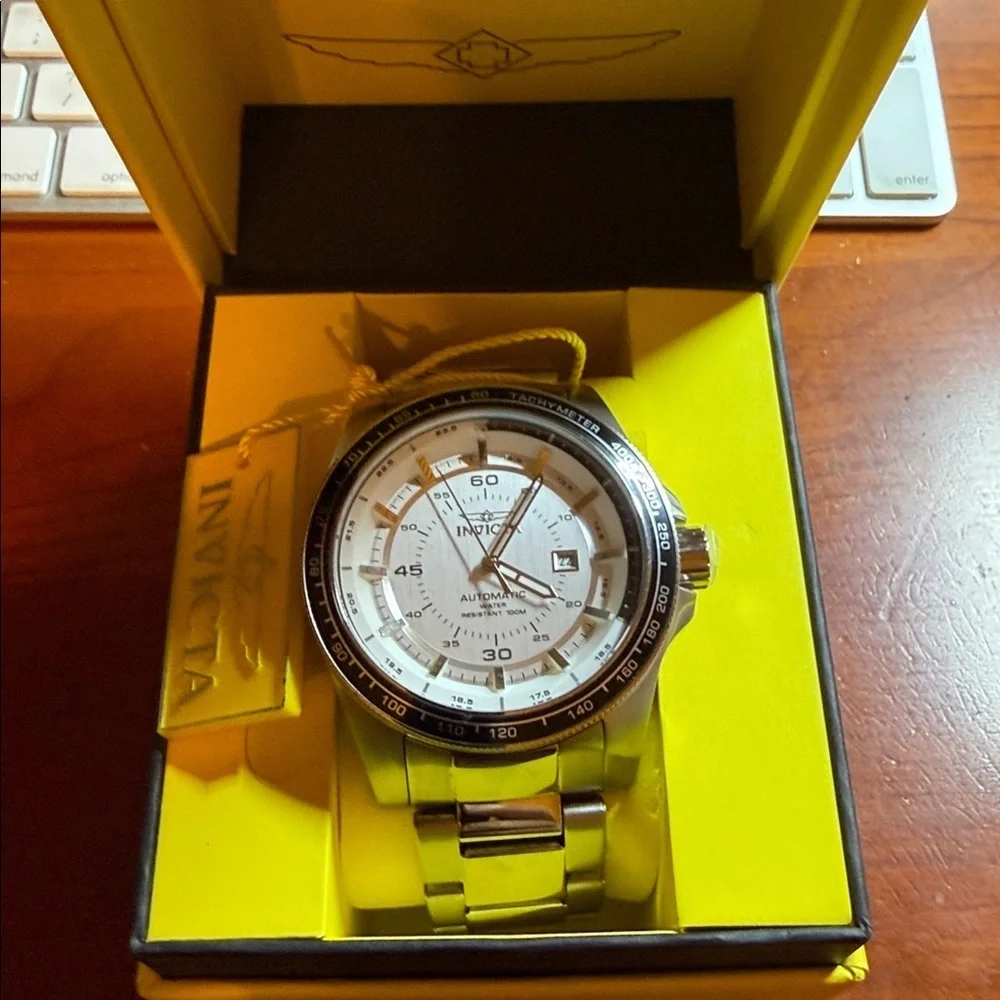 Invicta Model 48075 Speedway EUC